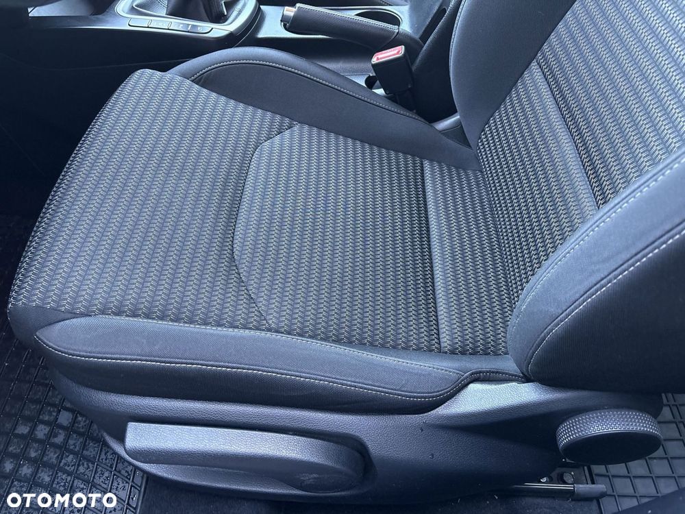 Kia Ceed - 12