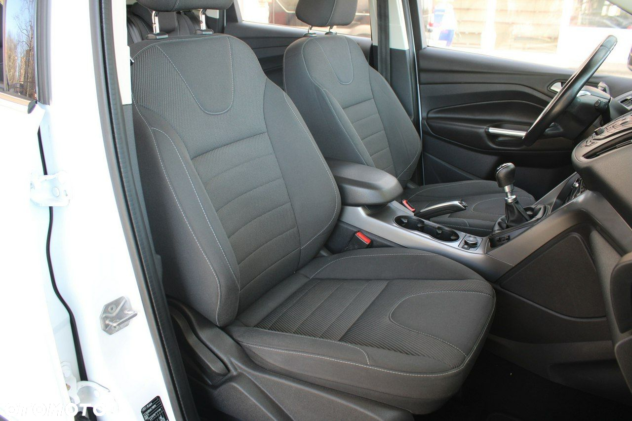 Ford Kuga 1.5 EcoBoost 2x4 Titanium - 9