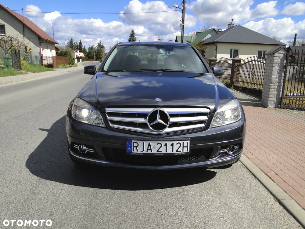 Mercedes-Benz Klasa C 180 CGI Automatik BlueEFFICIENCY Avantgarde - 2