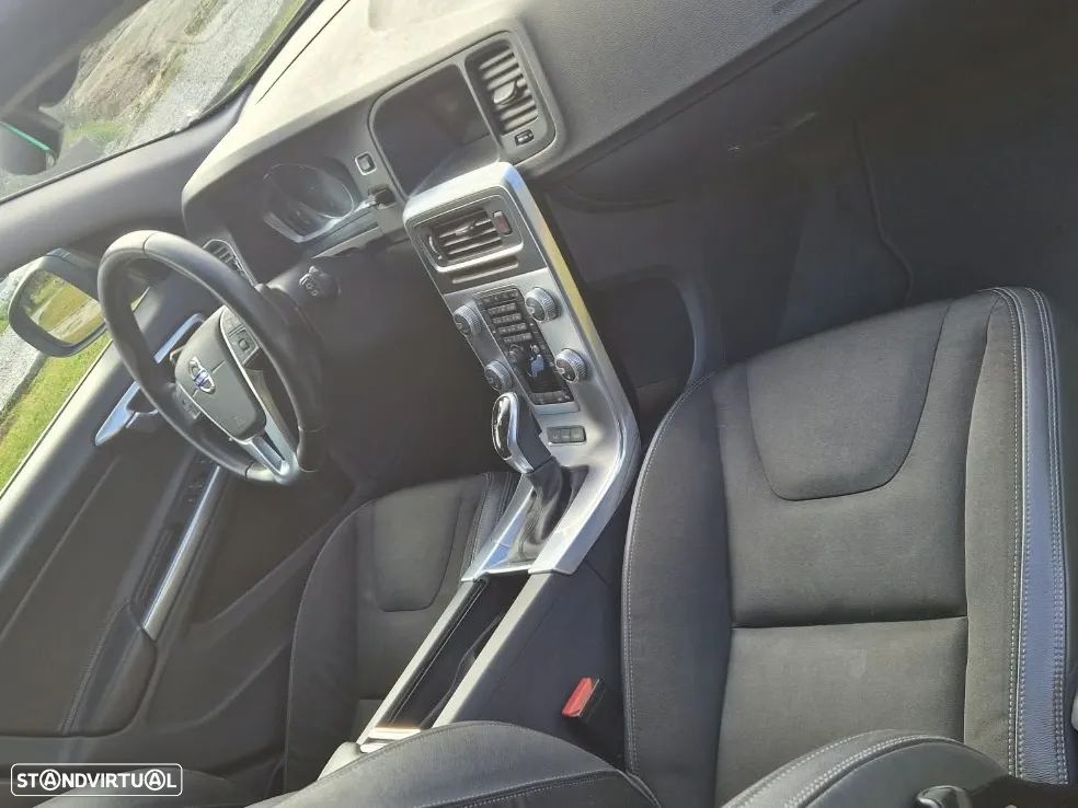 Volvo V60 2.4 D6 Momentum AWD Phev - 10