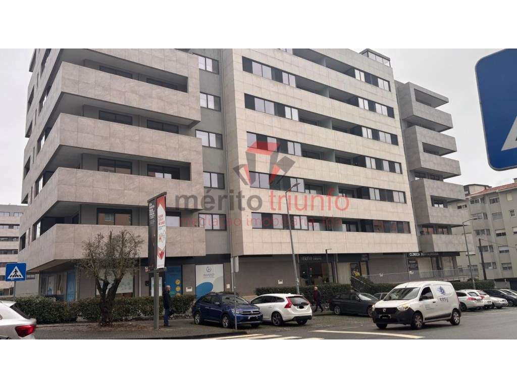 Excelente Apartamento c/ 3 Suites no Centro de Famalicão - Grande imagem: 2/35