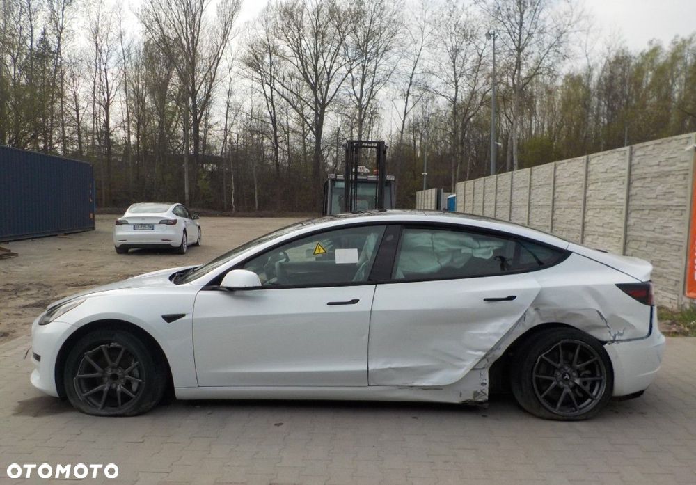 Tesla Model 3 - 6