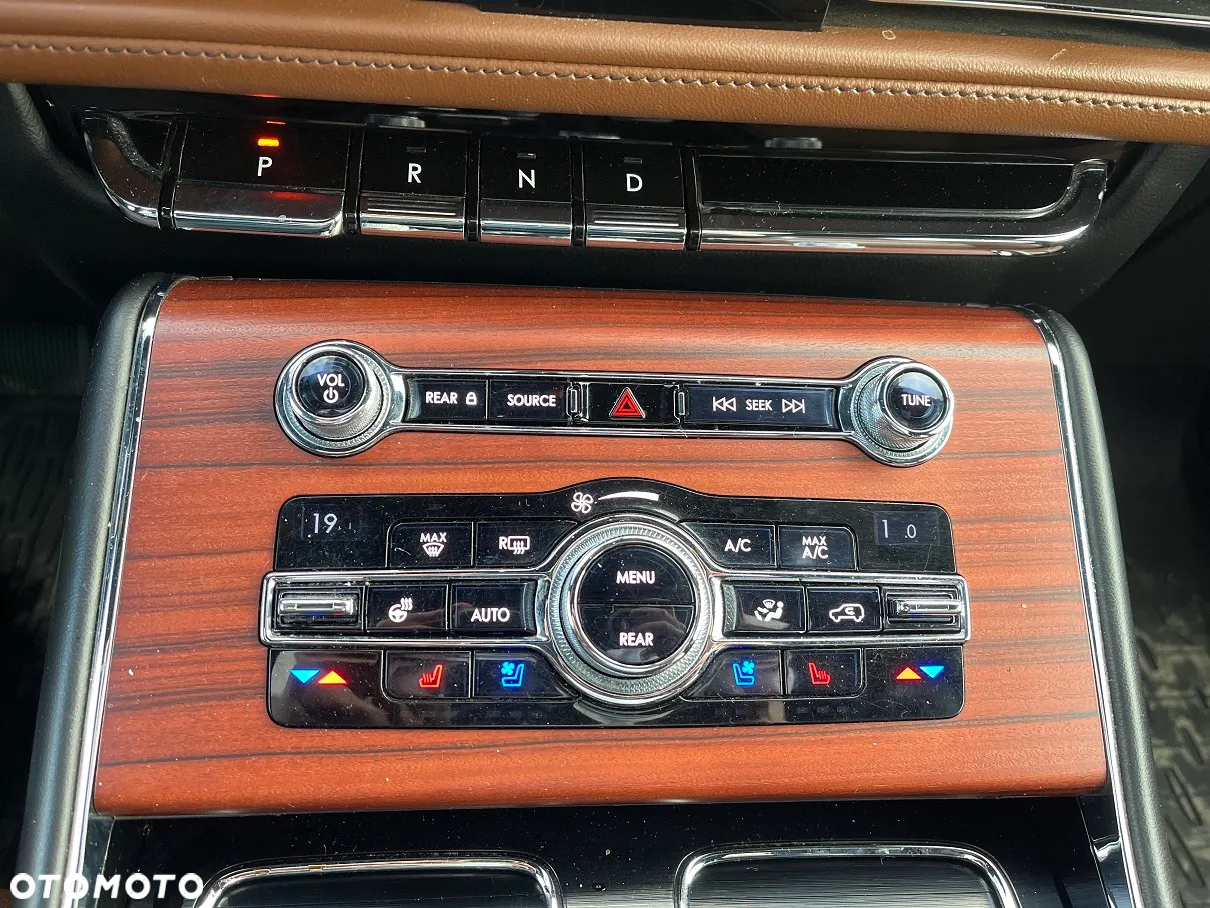 Lincoln Aviator - 12