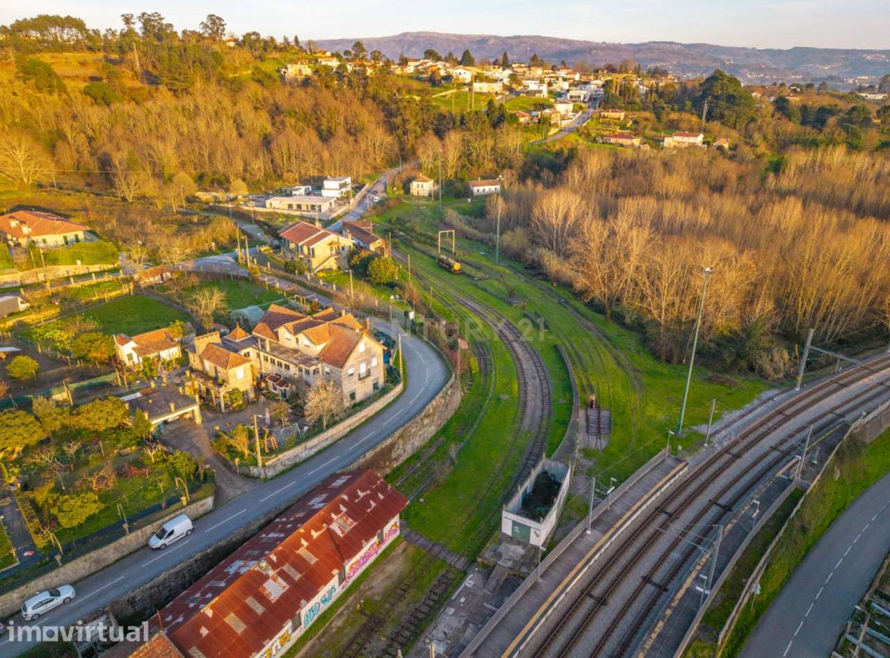 Moradia V5 junto à Estação de Comboios da Livração em Marco de Canaves - Grande imagem: 5/23
