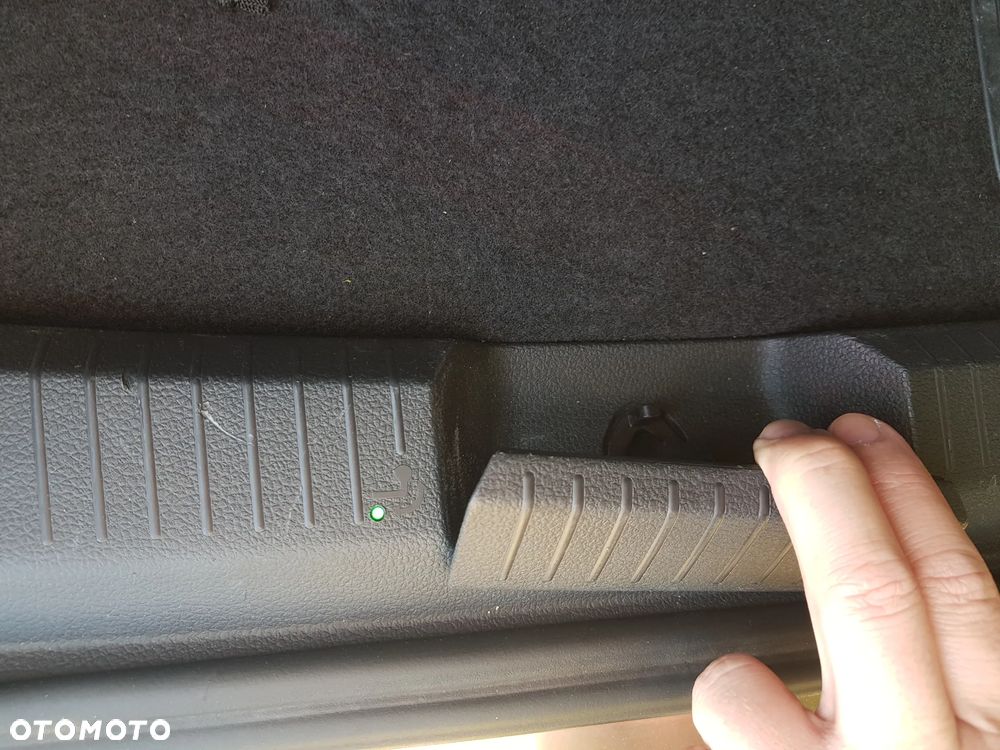 Volkswagen Golf 1.6 TDI BlueMotion Technology Comfortline - 29