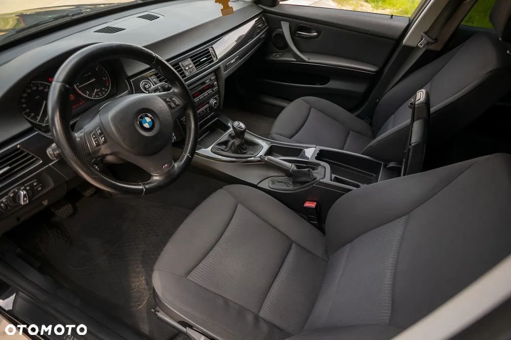 BMW Seria 3 318d DPF Edition Sport - 12