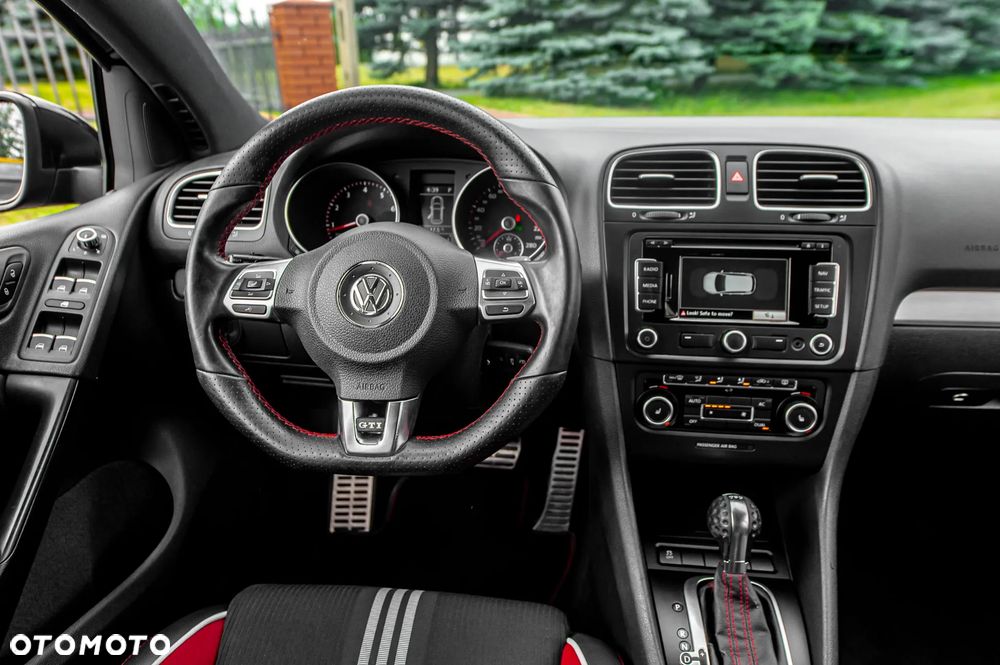 Volkswagen Golf 2.0 GTI DSG adidas - 28
