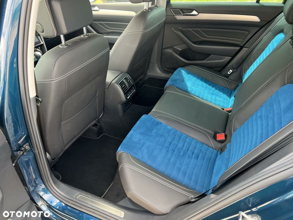 Volkswagen Passat - 11
