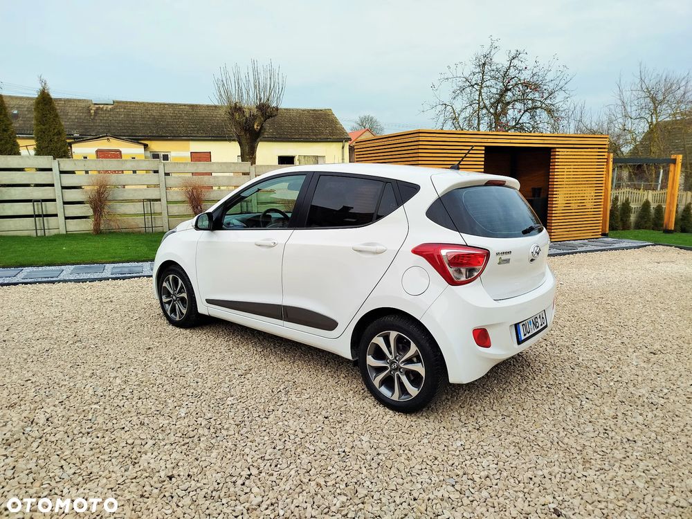 Hyundai i10 1.0 Fifa World Cup Edition - 15