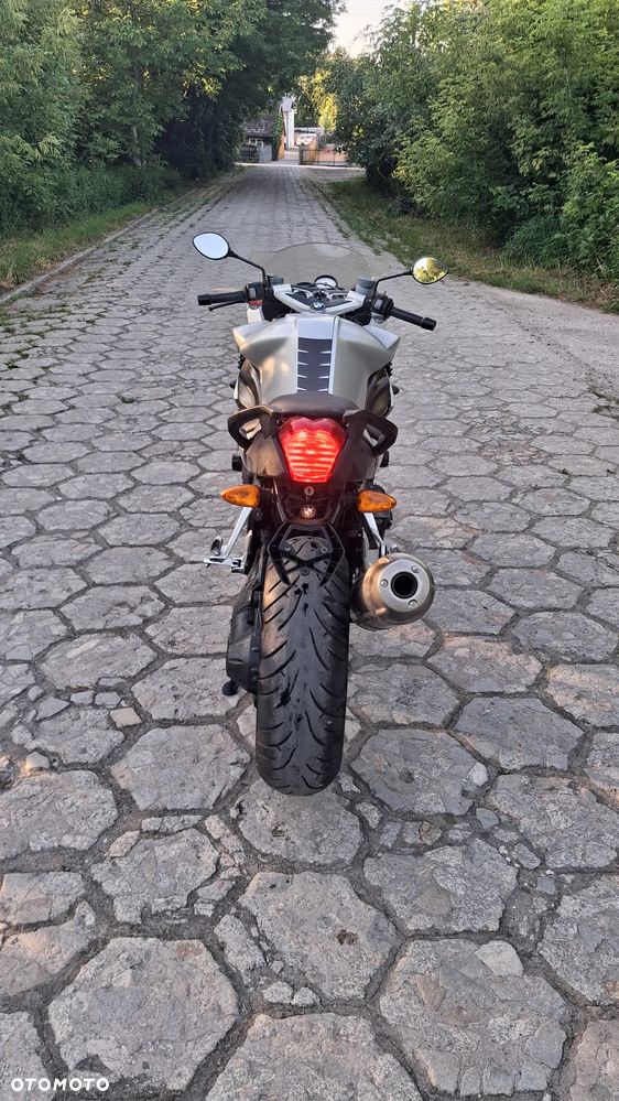 Na części Motocykl BMW K 1200 R Sport (0585,0595) silnik 1.2 16v 163 KM opona felga owiewka obudowa kanapa lusterko lampa Przełącznik Włącznik Sterownik Przewody Wiązka Instalacja Moduł Komputer Czujnik Listwa Pompa ABS Alternator Wtryski Rozrusznik Klimatyzacji Paliwa Wspomagania Kolektor Zawieszenie lagi Amortyzator Wydech Tłumik Zacisk hamulcowy chłodnica wentylator błotnik bak wspornik szybka owiewka ogon felga - 6