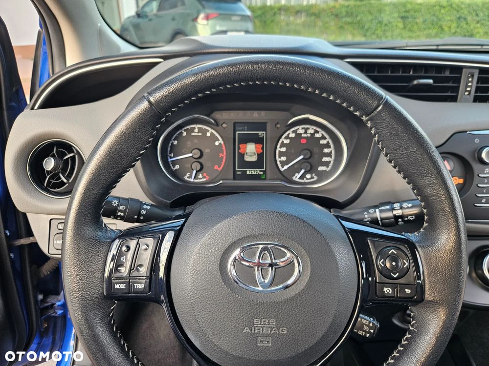 Toyota Yaris 1.5 Premium - 11