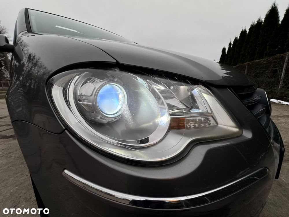 Volkswagen Touran 2.0 TDI Highline - 26