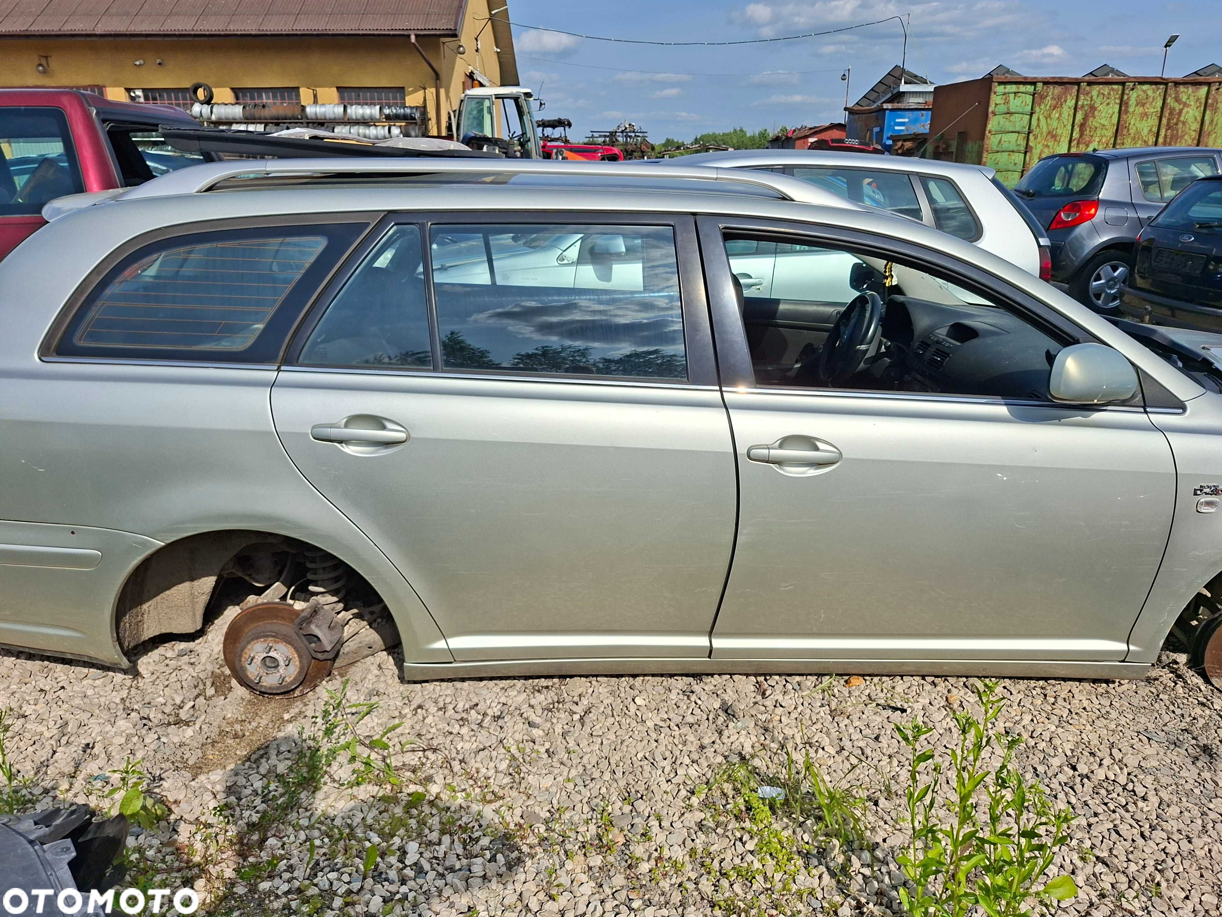 Toyota Avensis T25 na części - 2