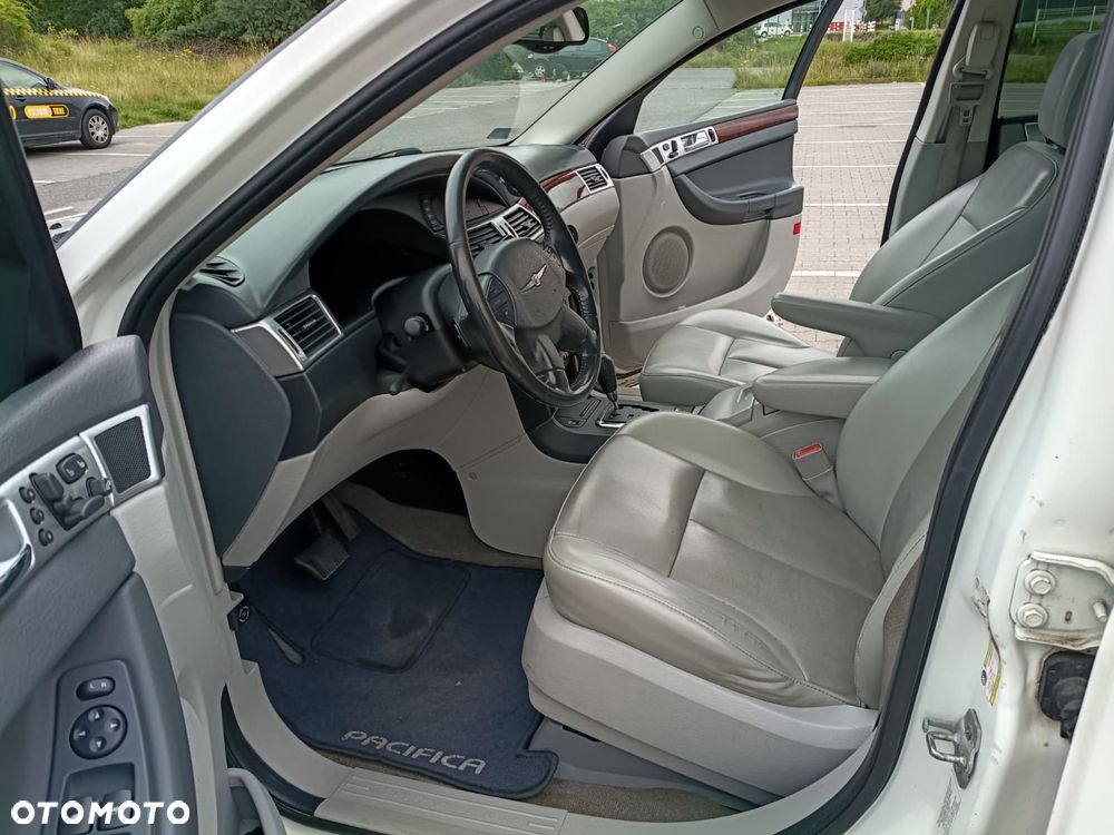 Chrysler Pacifica - 26