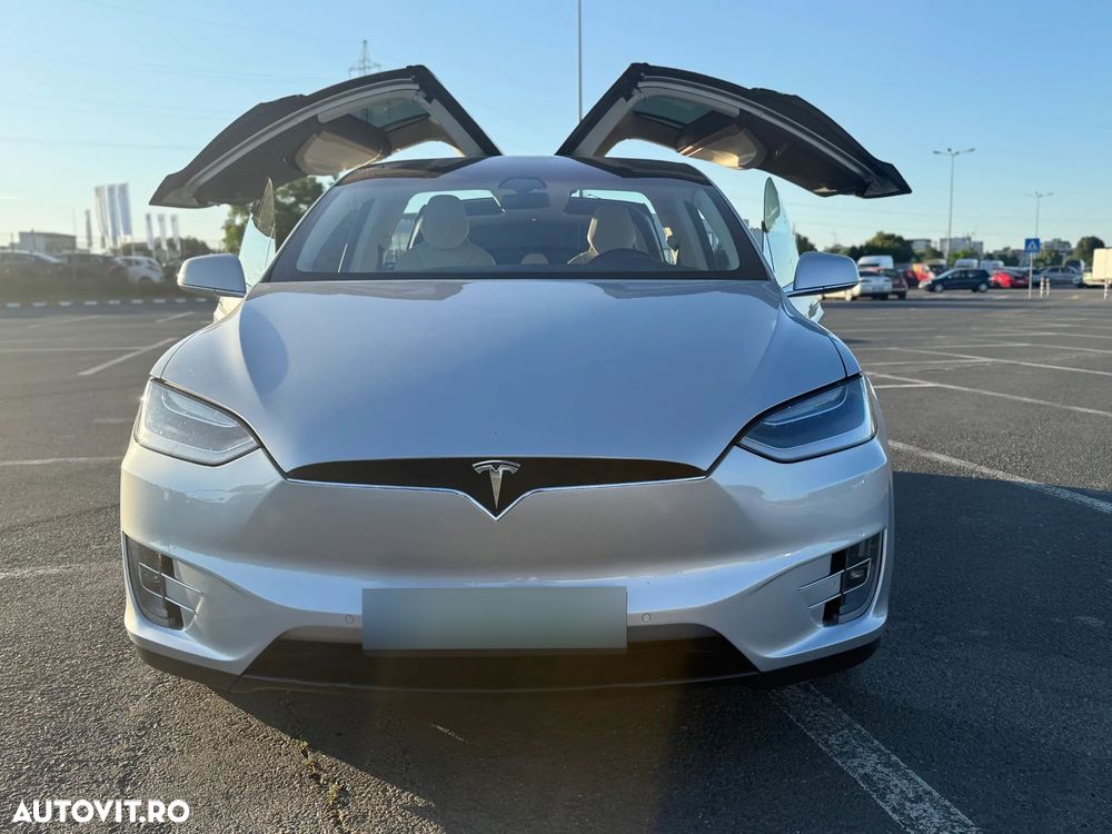 Tesla Model X - 7