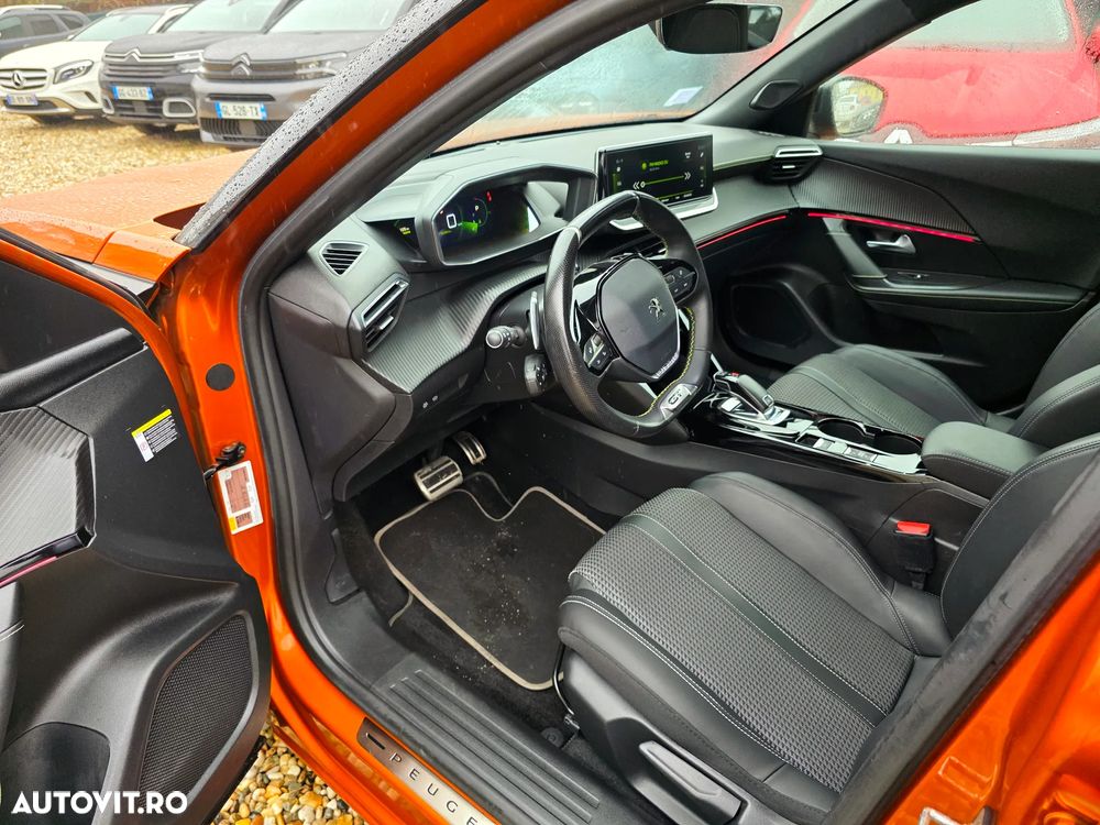Peugeot 2008 PureTech 130 EAT8 GT - 21