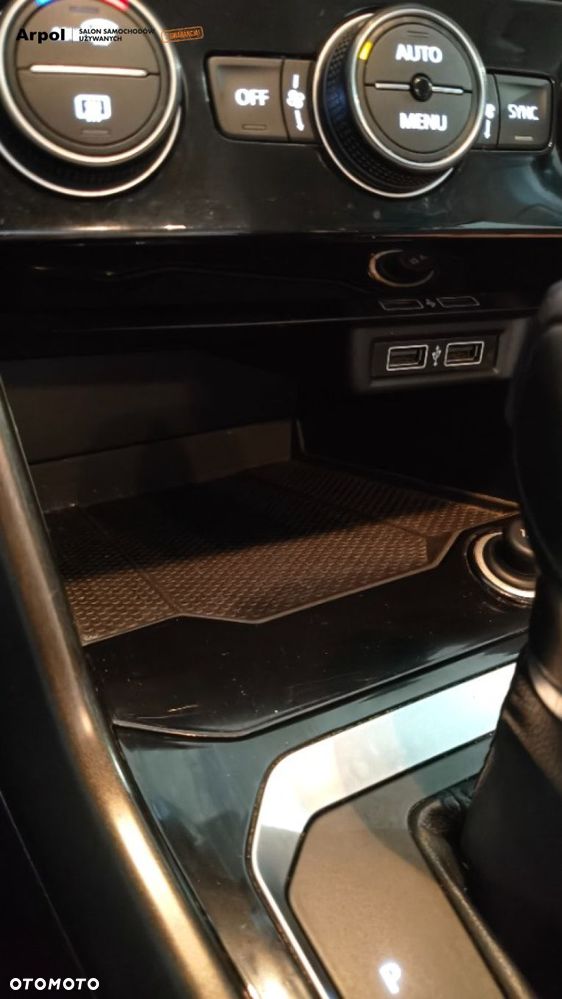 Volkswagen T-Roc - 22