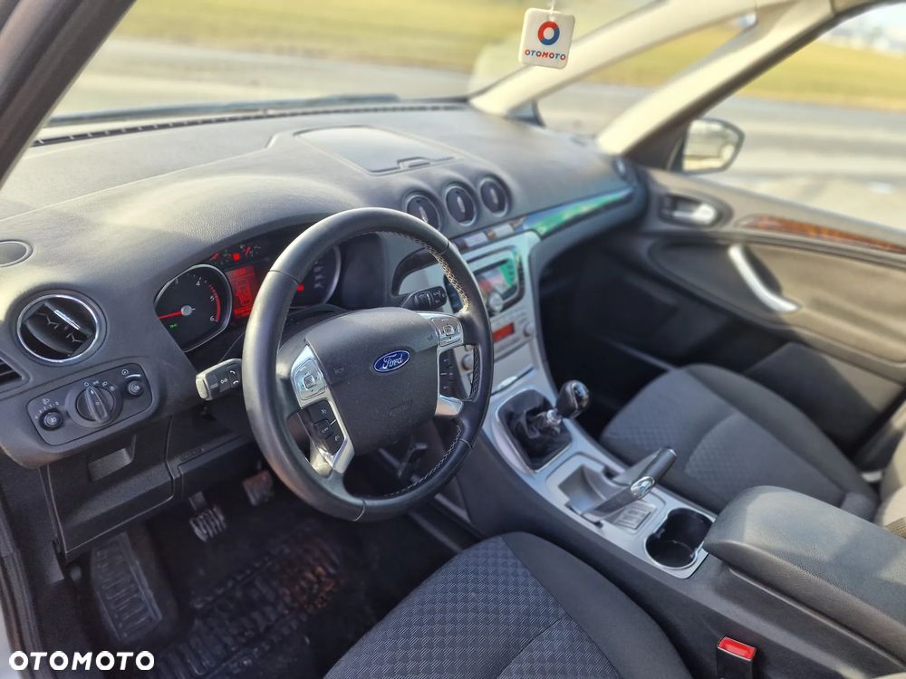 Ford Galaxy 2.0 TDCi Ghia - 19