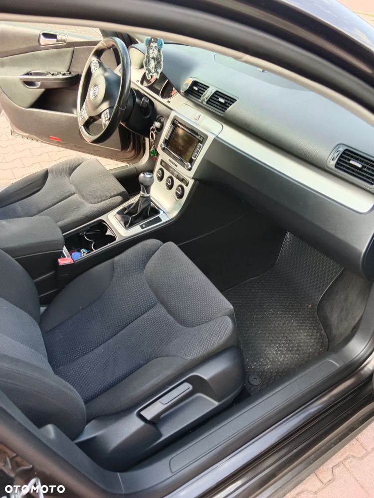 Volkswagen Passat 2.0 TDI Comfortline R-Style - 12