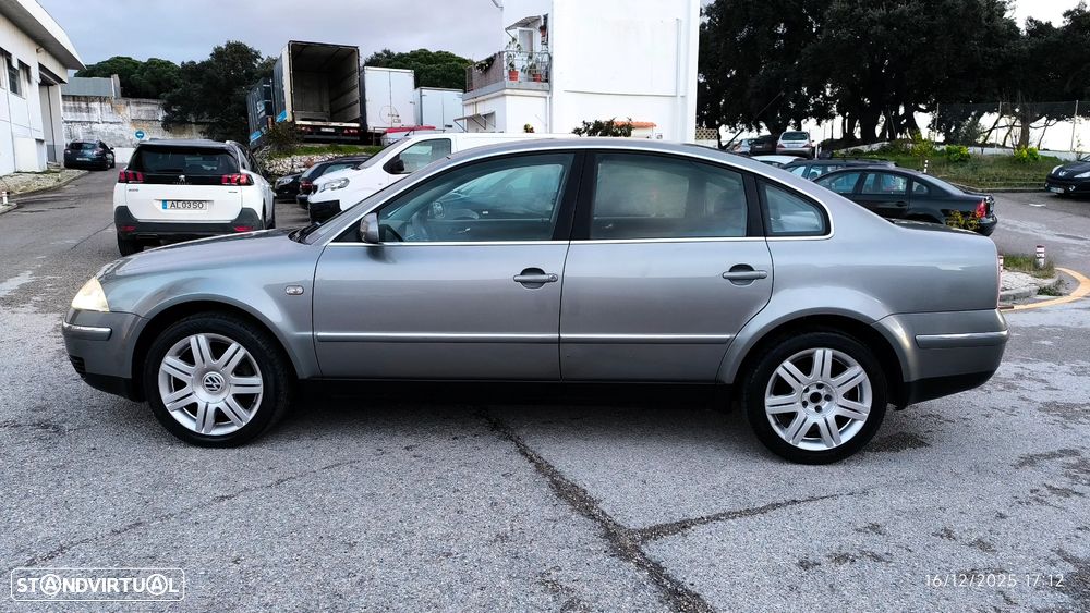VW Passat 1.9 TDi Highline - 13