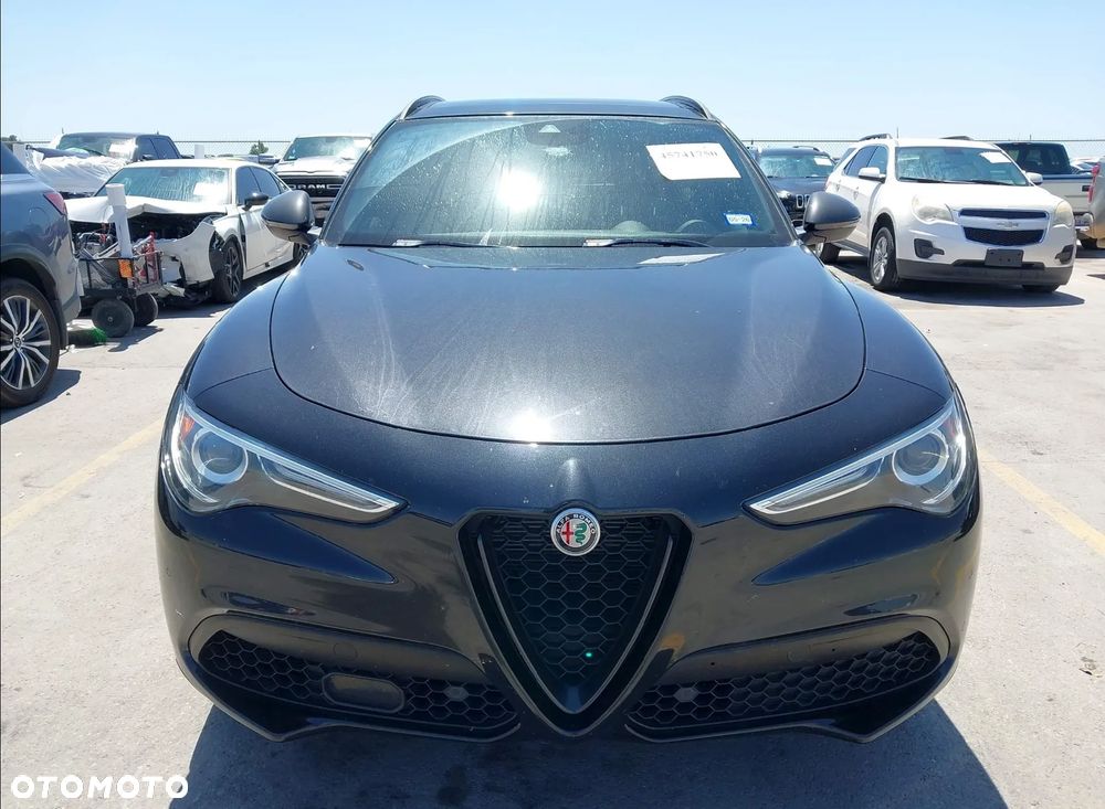 Alfa Romeo Stelvio - 2
