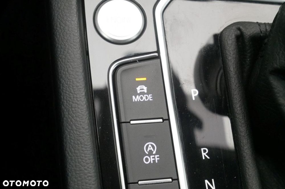 Volkswagen Passat Variant 2.0 TSI Elegance DSG - 23