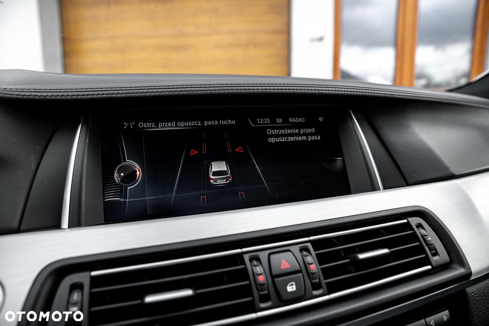 BMW Seria 5 M550d xDrive - 32