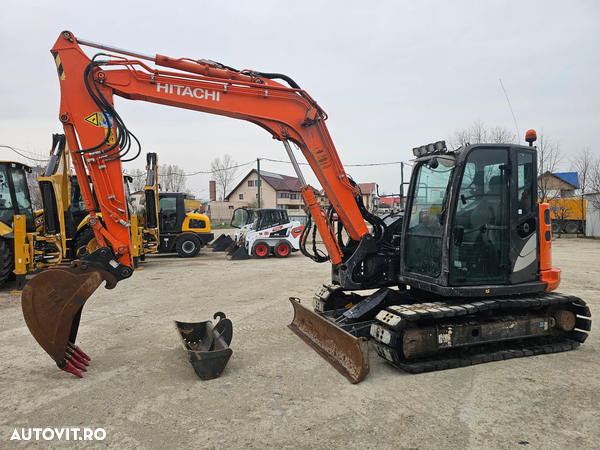 Hitachi Zx85 excavator pe senile midiexcavator 8t 9r