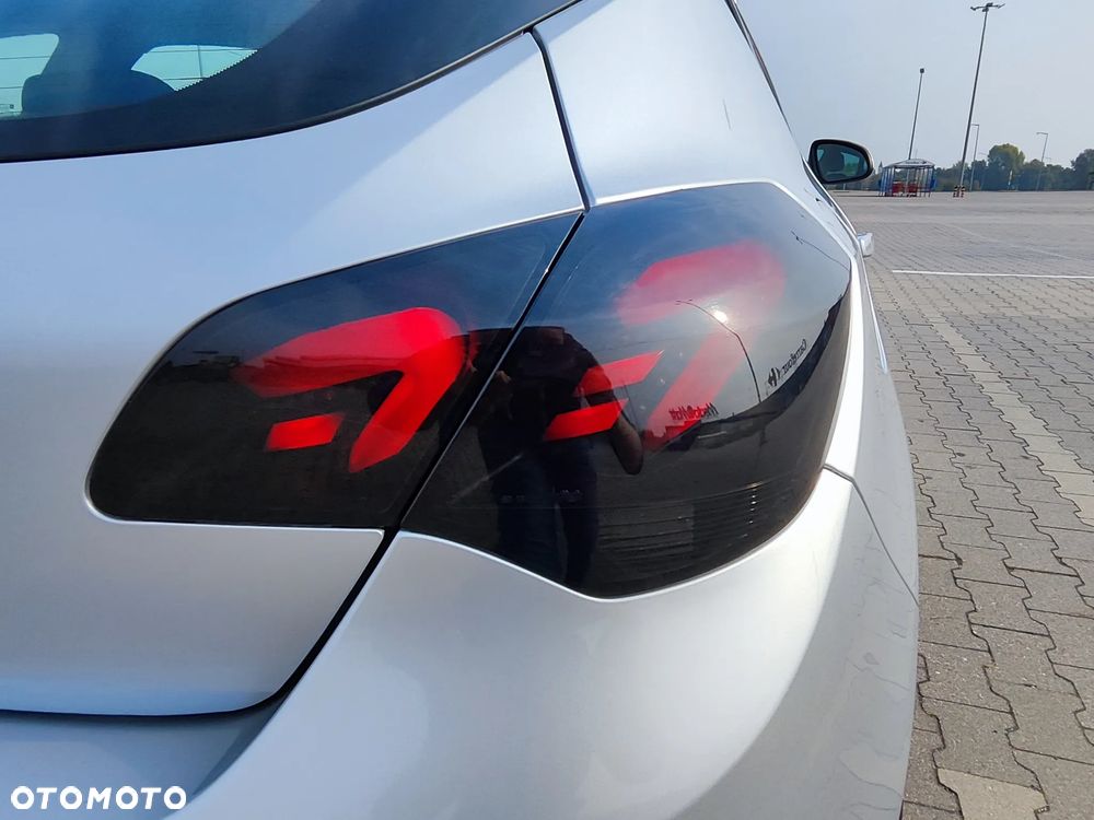 Opel Astra 1.6 Cosmo - 24