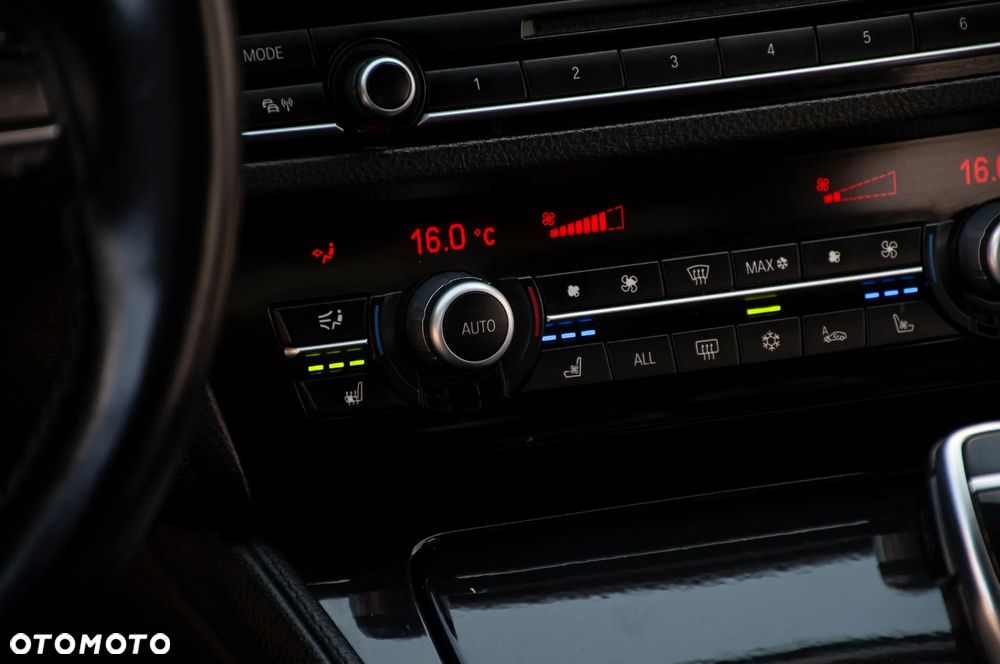 BMW Seria 5 520d - 32