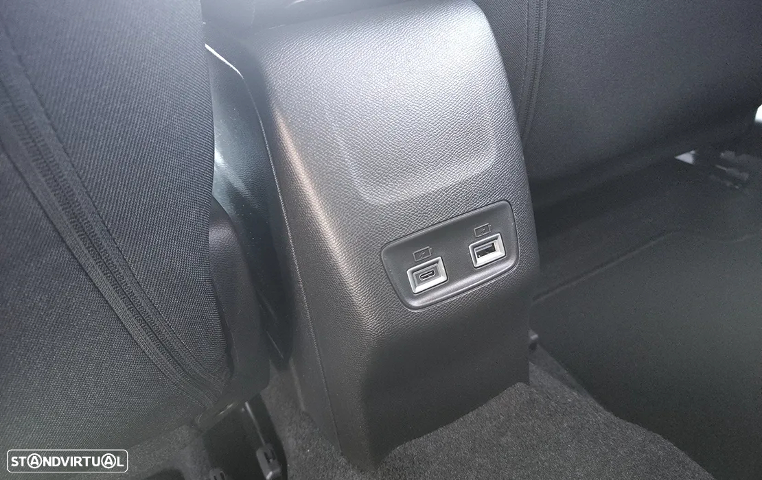 Peugeot e-2008 54 kWh Allure - 12