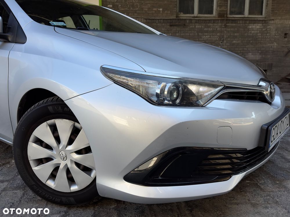 Toyota Auris - 14
