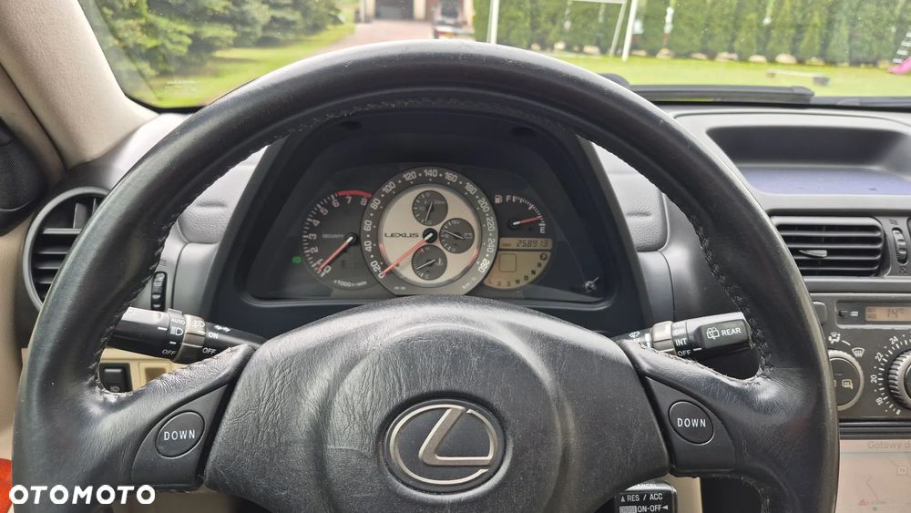Lexus IS - 20