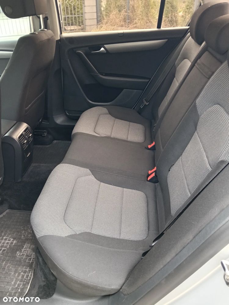 Volkswagen Passat 2.0 TDI Comfortline - 12