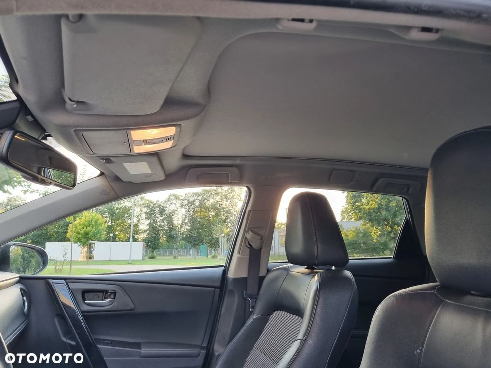 Toyota Auris 1.8 VVT-i Automatik Executive - 24