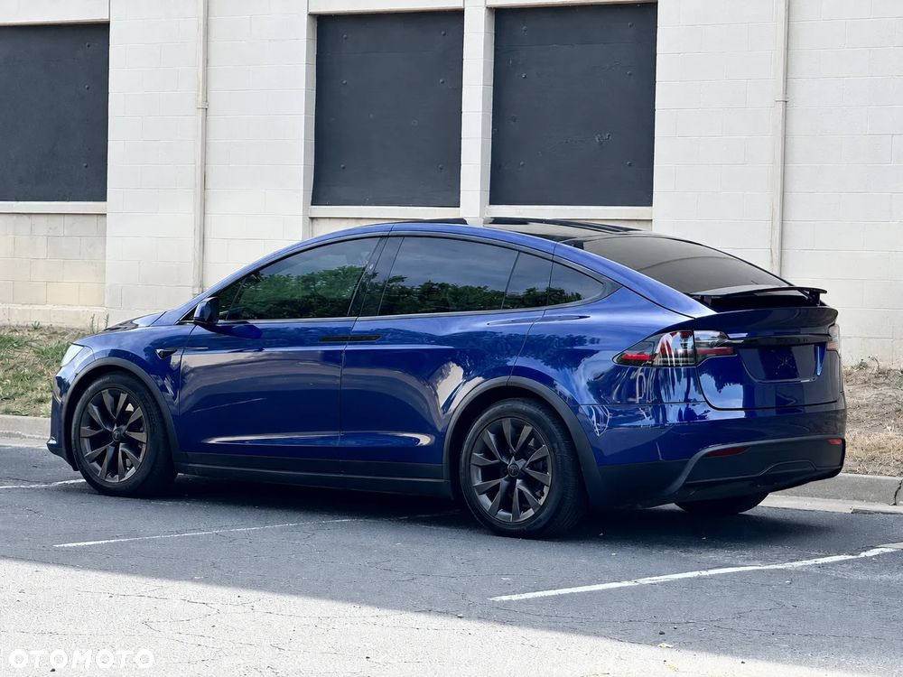 Tesla Model X - 7