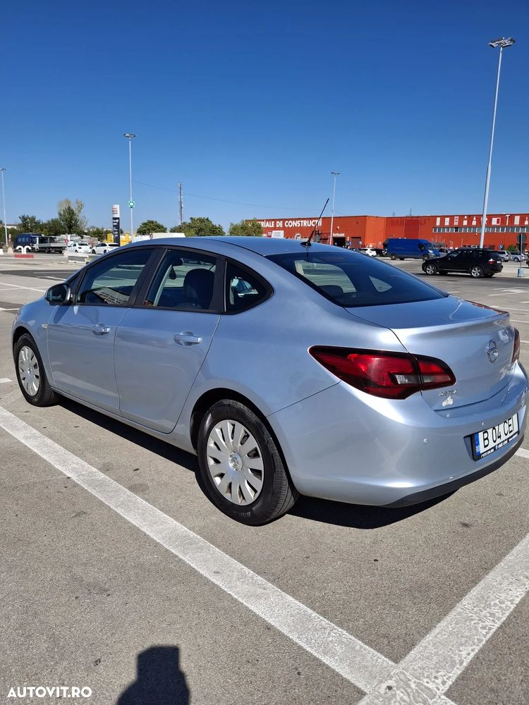 Opel Astra 1.6 CDTI ECOTEC Dynamic - 4