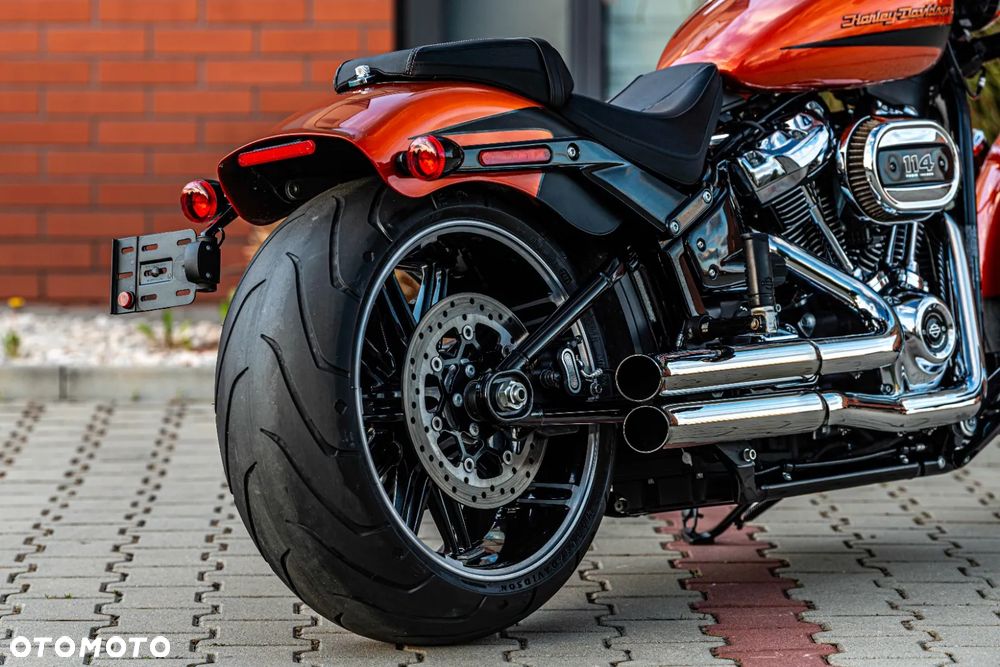 Harley-Davidson Softail Breakout - 38