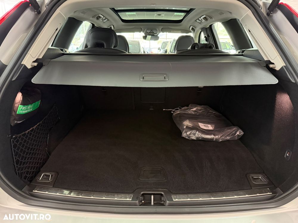 Volvo XC 60 T8 AWD Plus Dark - 13