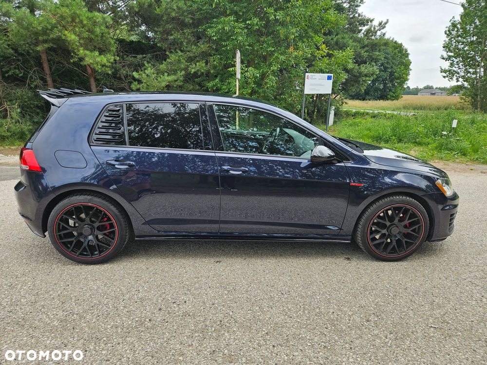 Volkswagen Golf - 6