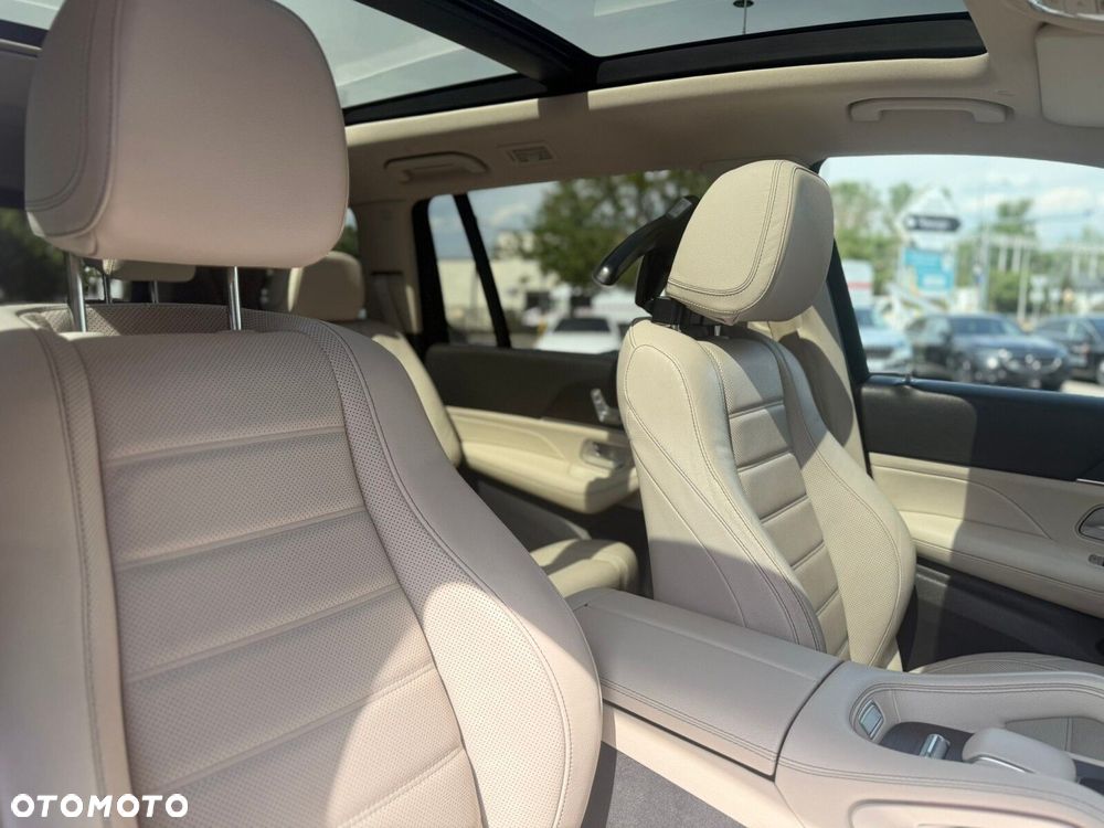 Mercedes-Benz GLS - 31