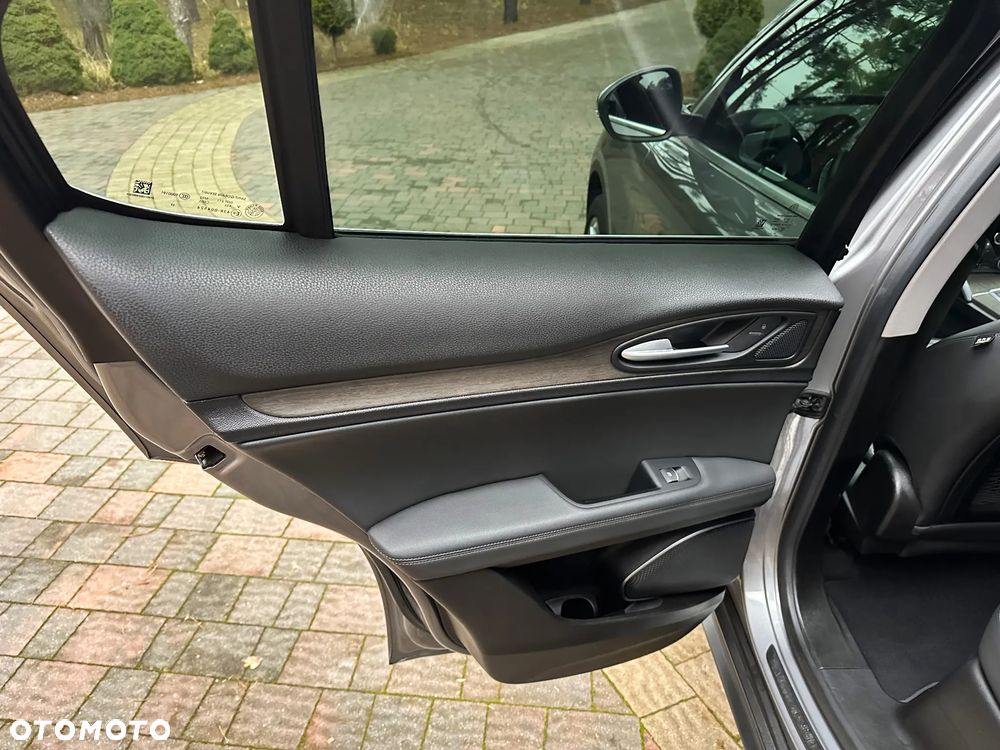 Alfa Romeo Stelvio 2.0 Turbo 16V AT8-Q4 B-Tech - 27
