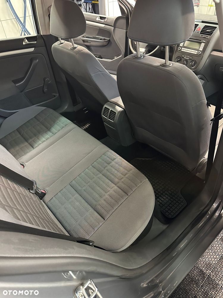 Volkswagen Golf - 8