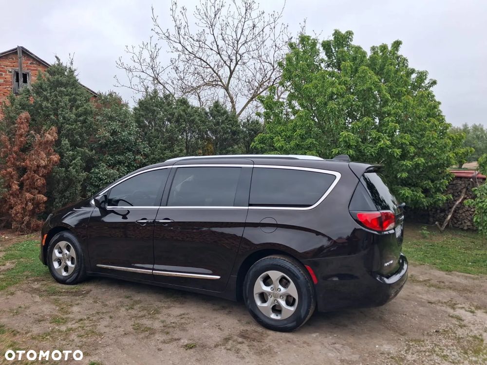 Chrysler Pacifica - 8