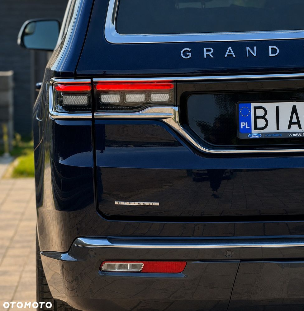 Jeep Grand Wagoneer - 11