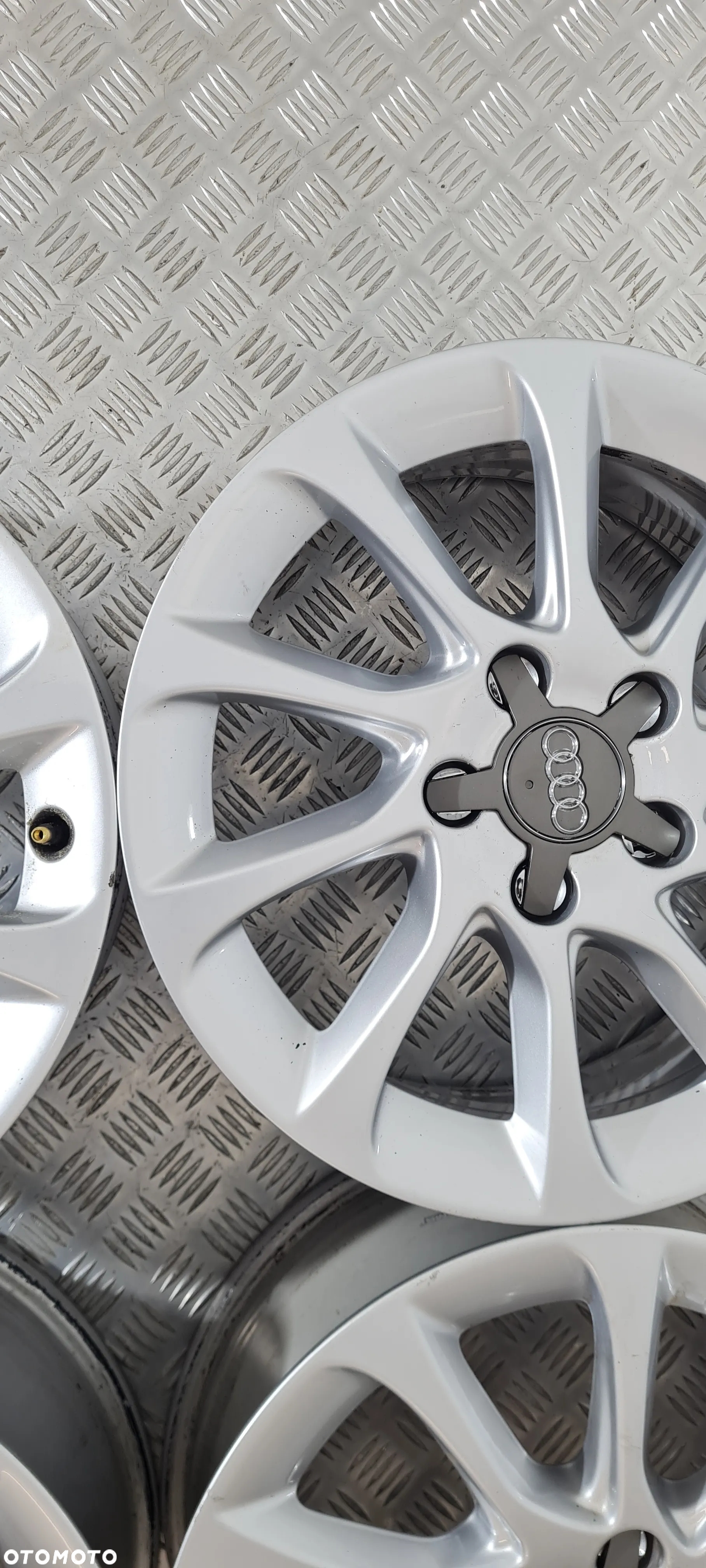 Audi A3 Felgi Aluminiowe 16 8V0601025BM - 8