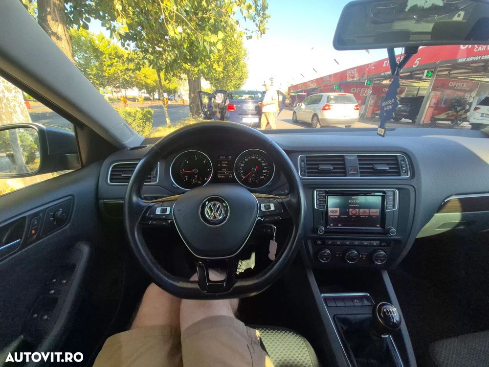 Volkswagen Jetta 2.0 TDI Comfortline - 1