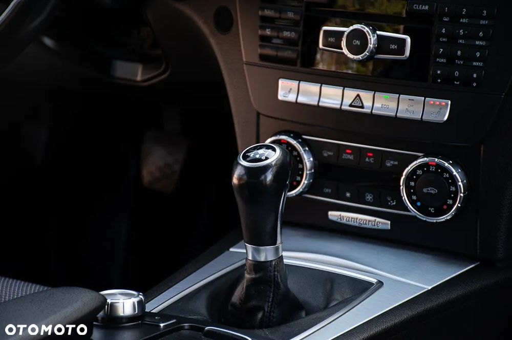 Mercedes-Benz Klasa C 180 T BlueEFFICIENCY Avantgarde - 21