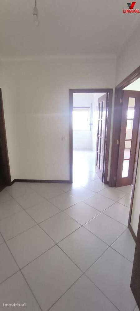Apartamento T1 com Garagem - Lamaçães - Grande imagem: 4/9