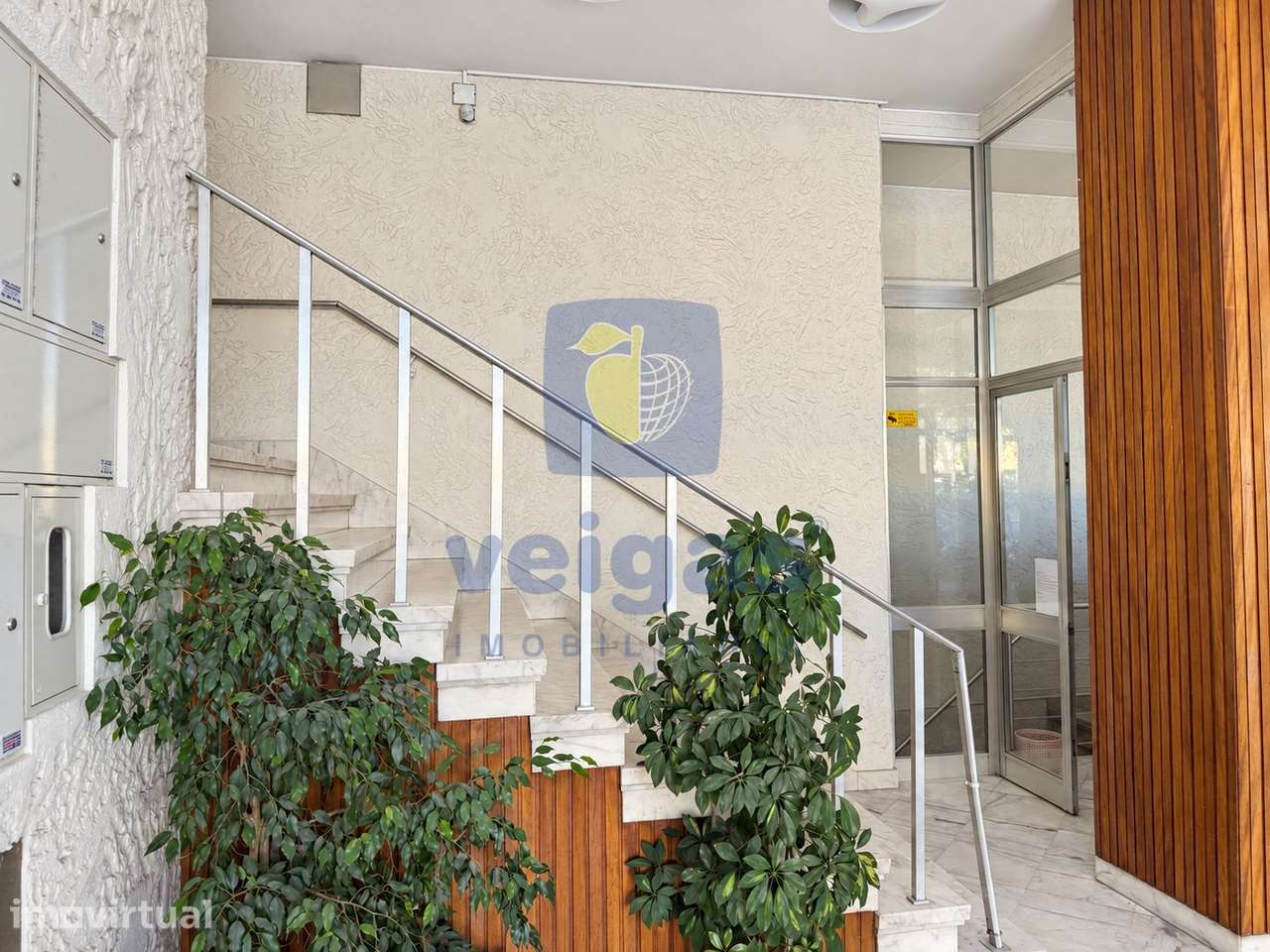 Apartamento T3 Renovado com Varandas em Benfica, Lisboa - Grande imagem: 4/21